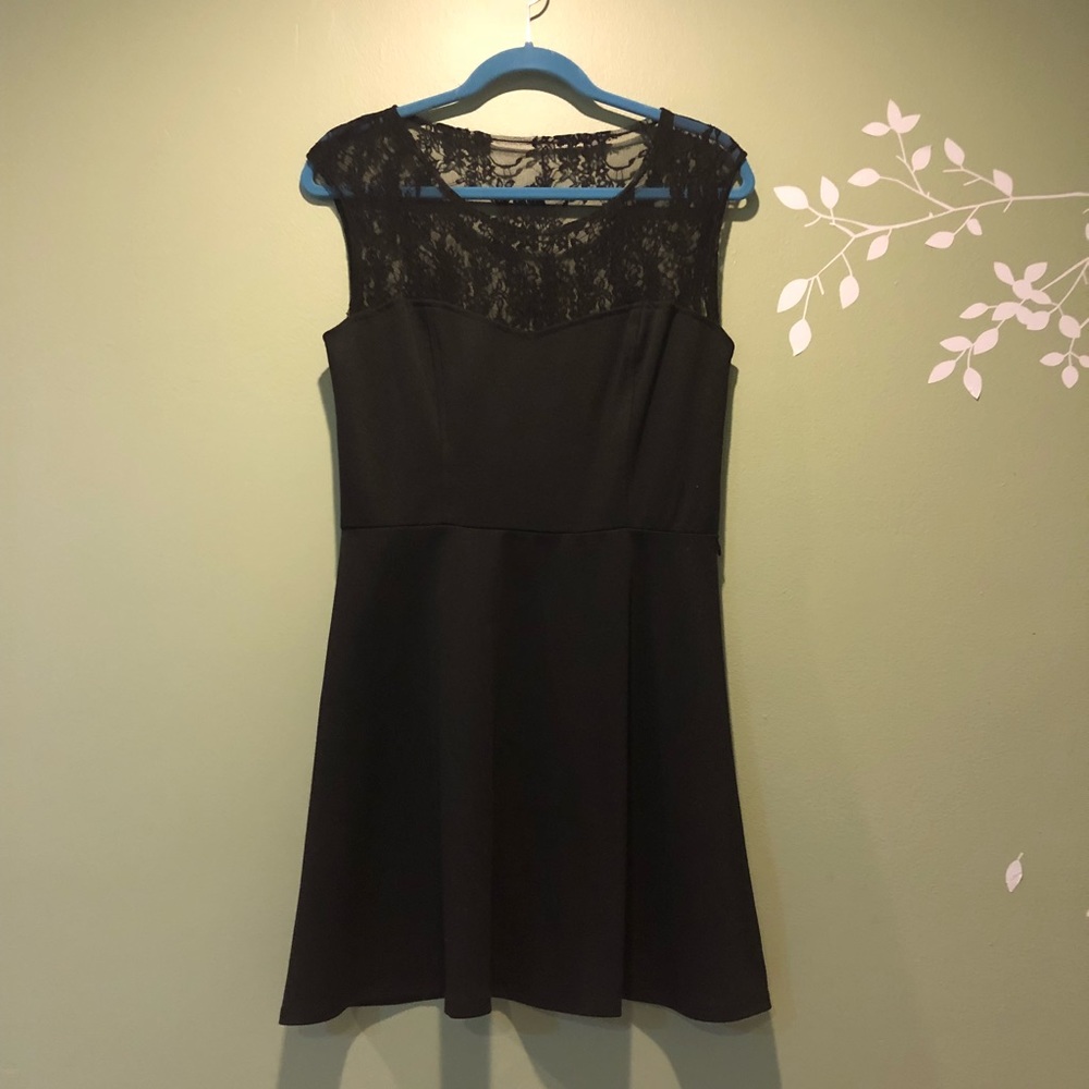Lace sweetheart little black dress